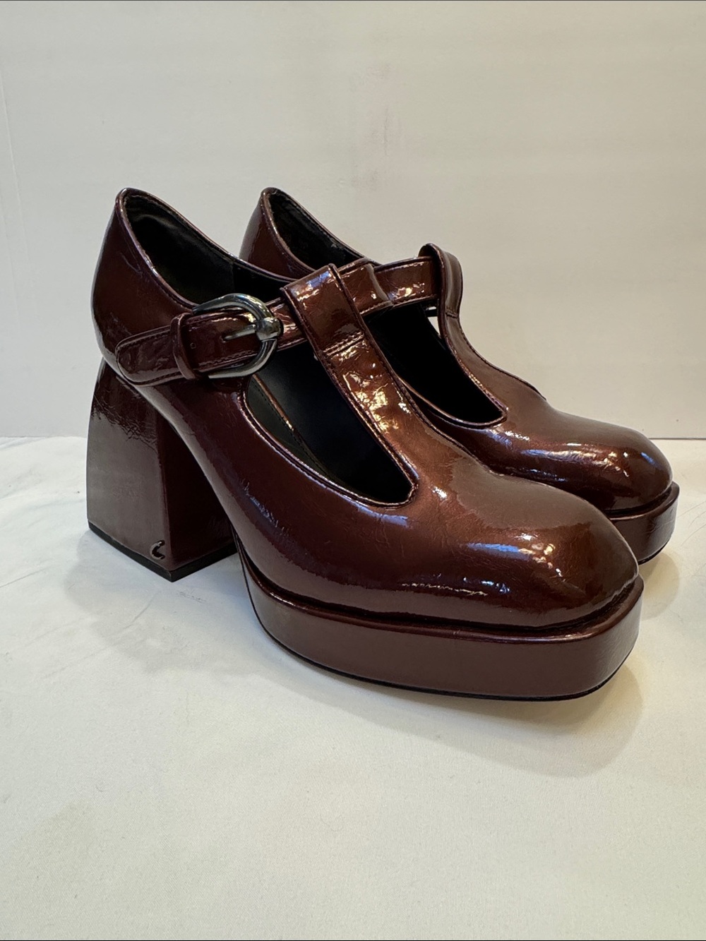 Women's Mary Jane chunky Platform Heels in wine colorPatent Circus NY size 8
